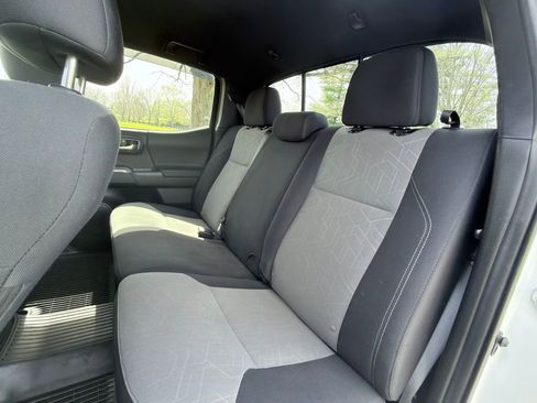 Used 2023 Toyota Tacoma TRD Sport w/ Technology Package AWD/4WD image 19