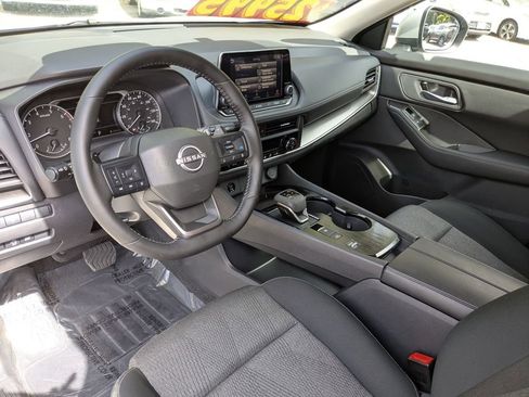 Used 2025 Nissan Rogue SV FWD image 14