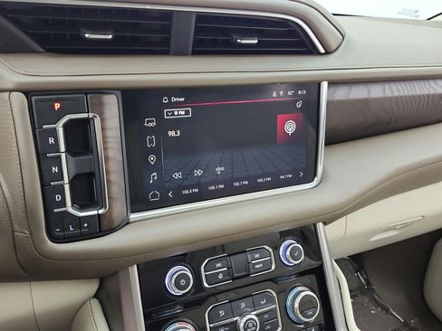 Used 2022 GMC Yukon XL Denali RWD image 10