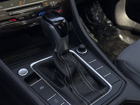 New 2026 Volkswagen Jetta SE FWD image 19