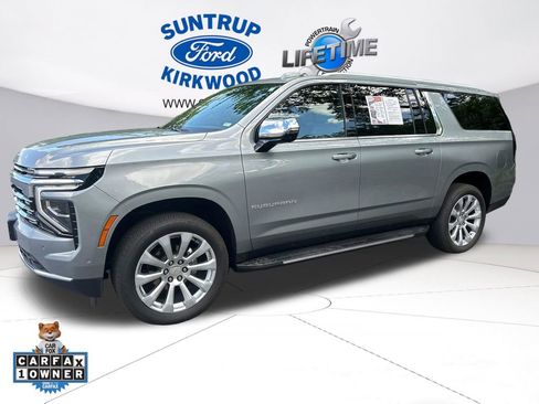 Used 2025 Chevrolet Suburban Premier RWD image 1