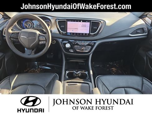 Used 2022 Chrysler Pacifica Limited w/ S Appearance Package image 17