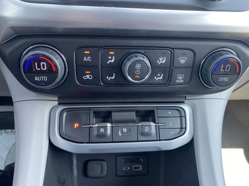 Used 2023 GMC Acadia SLT image 30