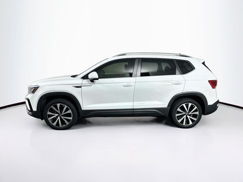 Used 2023 Volkswagen Taos SE FWD image 4