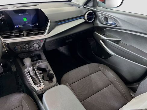 Used 2024 Chevrolet Trax LS w/ LS Convenience Package image 24