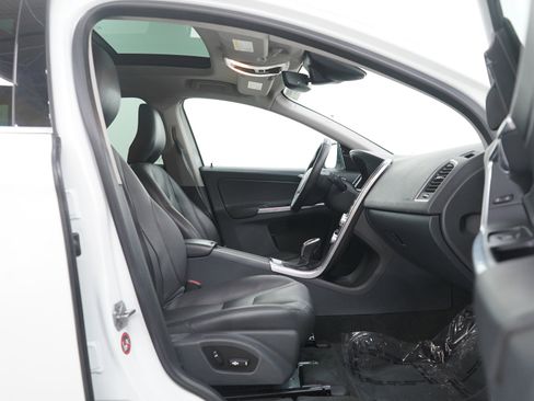 Used 2016 Volvo XC60 T5 Premier w/ Protection Package image 11