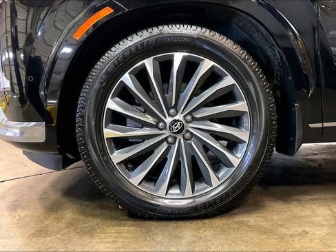 Used 2023 Hyundai Palisade Calligraphy image 8