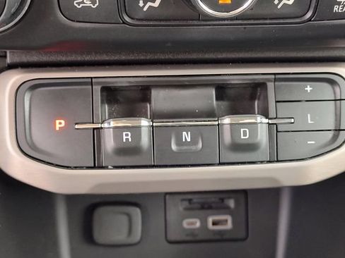 Used 2020 GMC Acadia Denali w/ Technology Package FWD image 19
