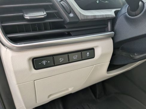 Used 2023 Kia Telluride EX w/ EX Captain's Chair Package image 16