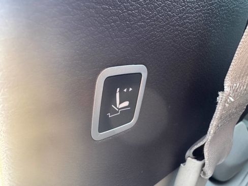 Used 2017 Chrysler Pacifica Touring-L Plus w/ Tire & Wheel Group image 41