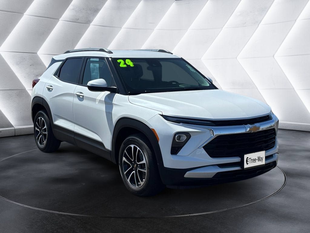 Used 2024 Chevrolet TrailBlazer LT w/ LT Cold Weather Package FWD image 7