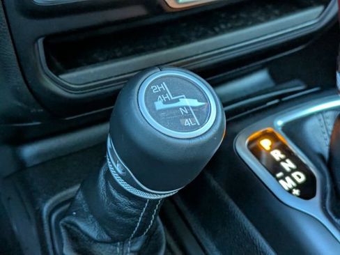 Used 2025 Jeep Gladiator Mojave AWD/4WD image 24