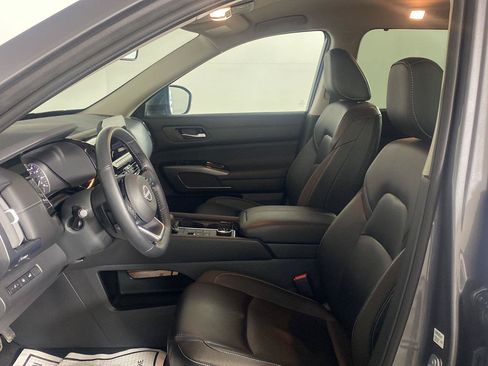 Used 2023 Nissan Pathfinder SL AWD/4WD image 15