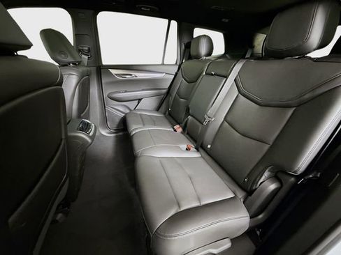Used 2025 Cadillac XT6 Luxury FWD image 26