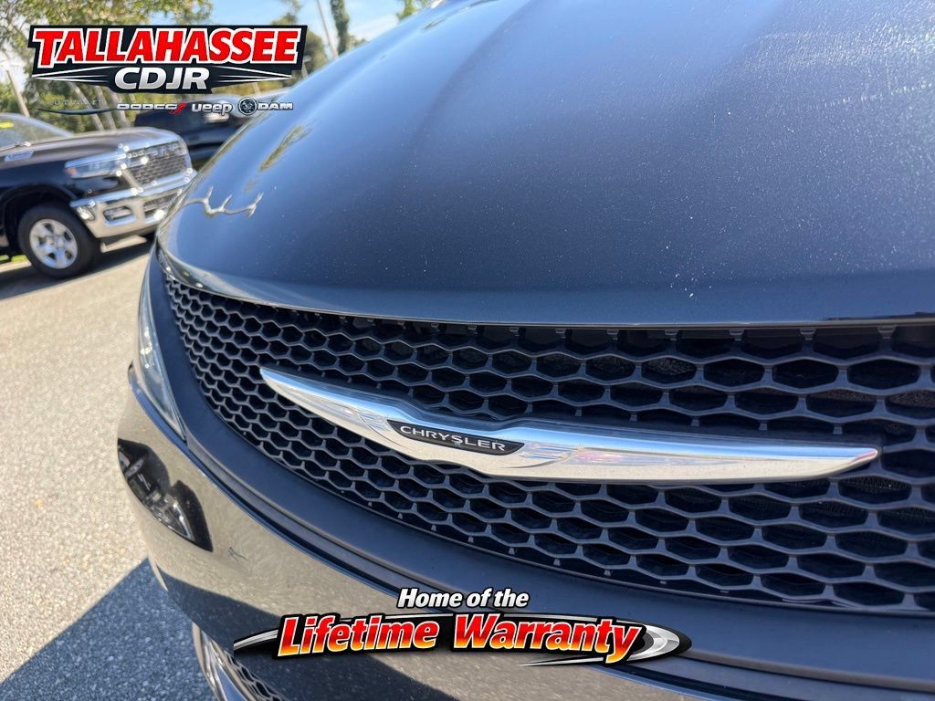 Used 2023 Chrysler Voyager LX FWD image 12