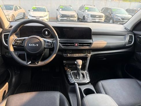 Certified 2025 Kia Seltos EX AWD/4WD image 10
