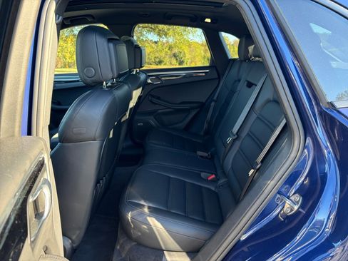 Certified 2025 Porsche Macan image 20