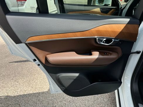 Used 2022 Volvo XC90 T6 Momentum w/ Advanced Package image 26