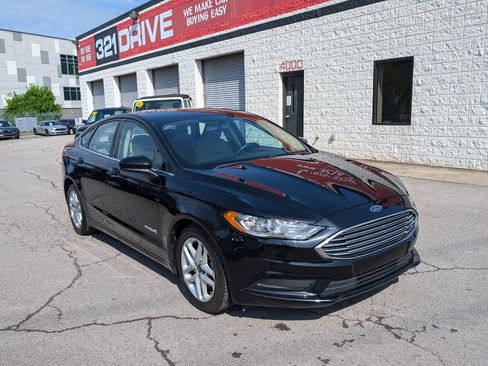 Used 2017 Ford Fusion SE FWD image 1