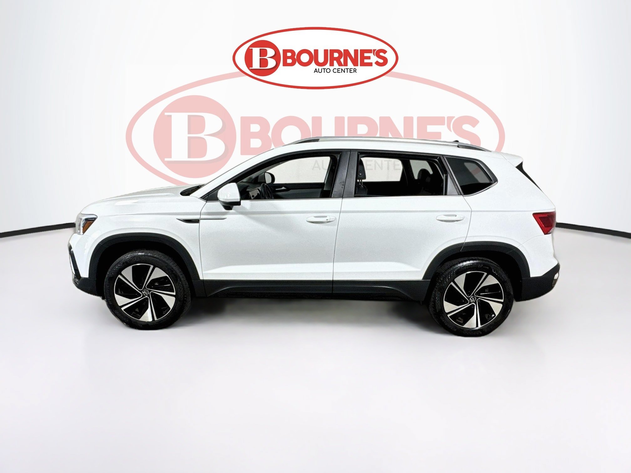 Used 2023 Volkswagen Taos SE w/ Panoramic Sunroof Package AWD/4WD image 8