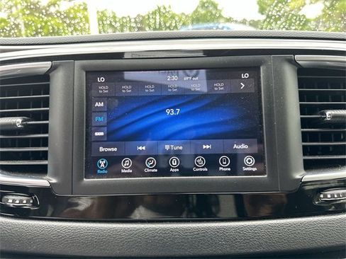 Used 2020 Chrysler Pacifica Touring-L image 17