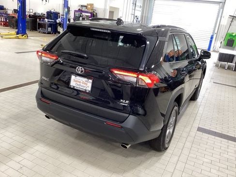 Used 2025 Toyota RAV4 XLE AWD/4WD image 25