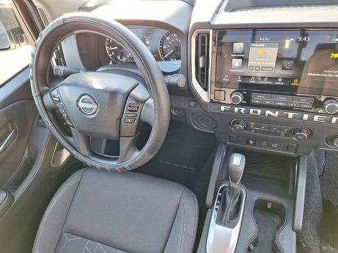 Used 2025 Nissan Frontier SV image 30