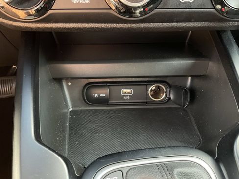 Used 2025 Kia Soul LX w/ LX Technology Package FWD image 20