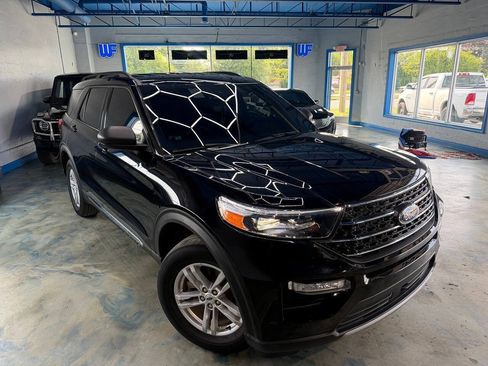 Used 2022 Ford Explorer XLT w/ Equipment Group 202A AWD/4WD image 4