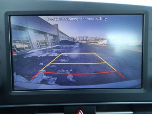 Used 2021 Hyundai Elantra SE image 12