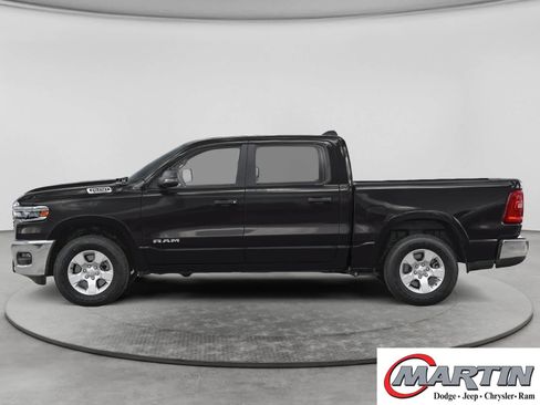 Used 2025 RAM 1500 Big Horn AWD/4WD image 3