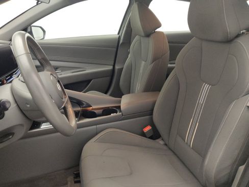 Used 2025 Hyundai Elantra SEL FWD image 17
