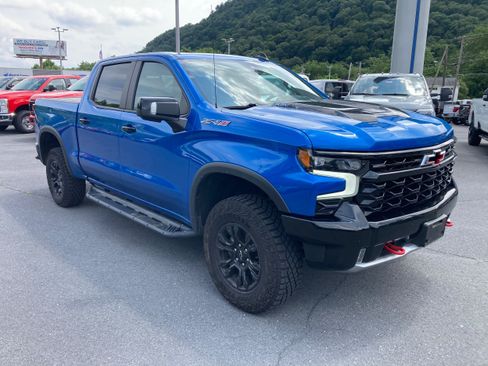 Used 2022 Chevrolet Silverado 1500 ZR2 w/ Technology Package image 3