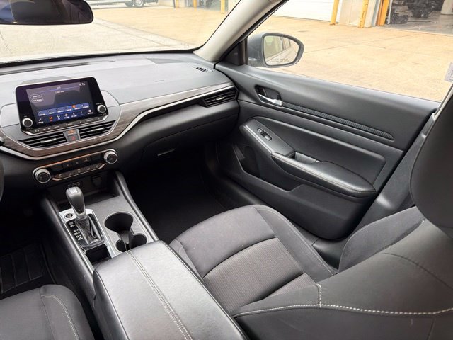 Used 2025 Nissan Altima 2.5 SV FWD image 19
