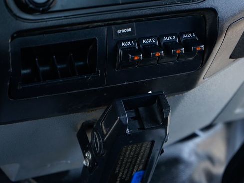 Used 2013 Ford F750 2WD Regular Cab Super Duty image 37