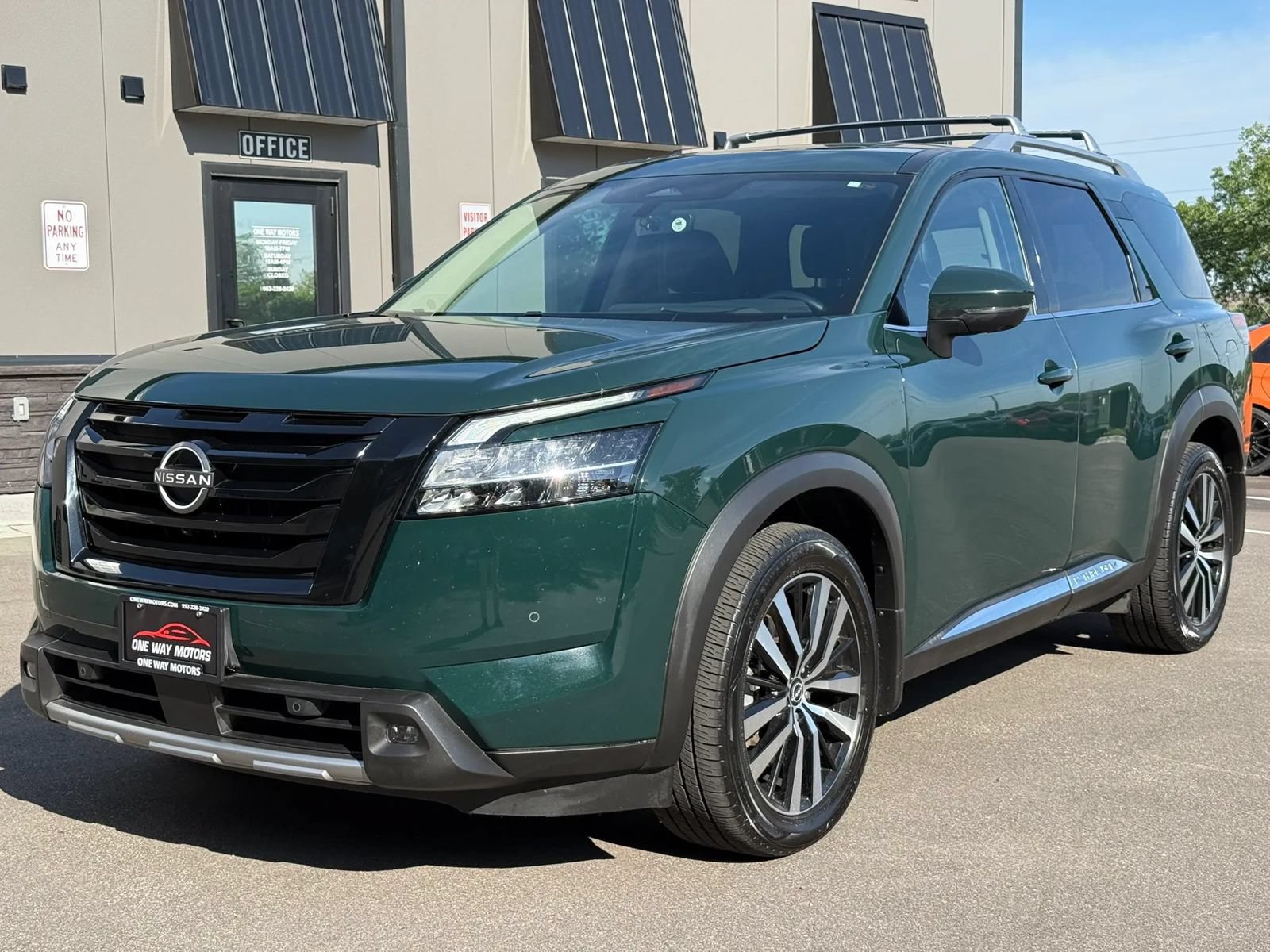 Used 2023 Nissan Pathfinder Platinum AWD/4WD image 1