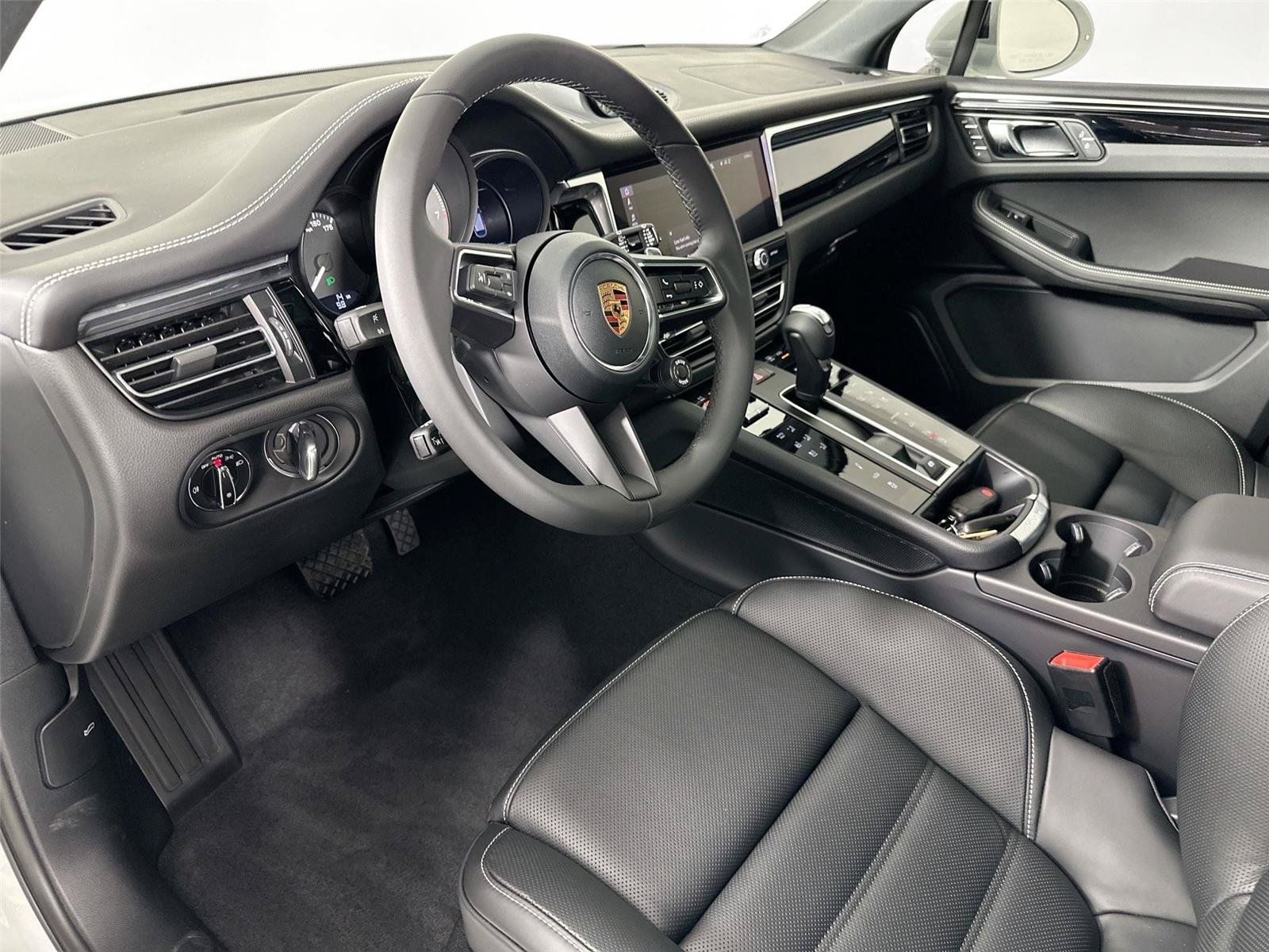 Certified 2026 Porsche Macan S AWD/4WD image 4