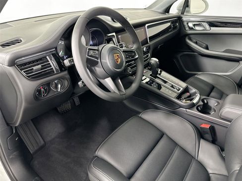 Certified 2026 Porsche Macan S AWD/4WD image 4