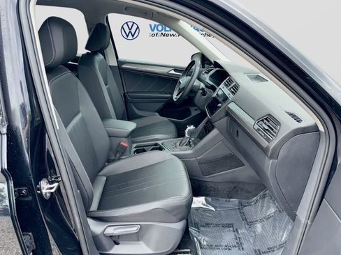 Used 2024 Volkswagen Tiguan SE w/ Panoramic Sunroof Package FWD image 28
