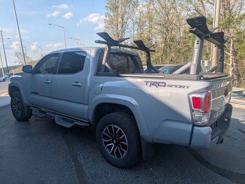 Used 2020 Toyota Tacoma TRD Sport w/ Technology Package image 2