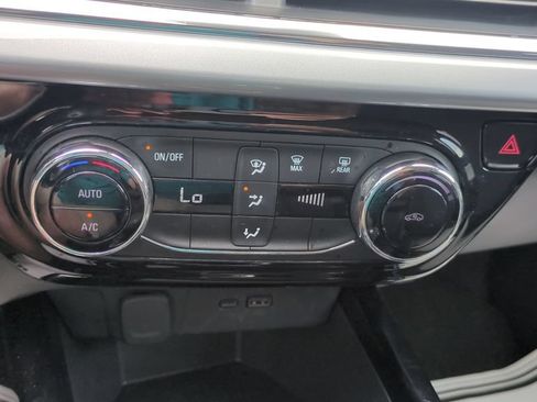 Used 2025 Chevrolet Trax LT FWD image 18