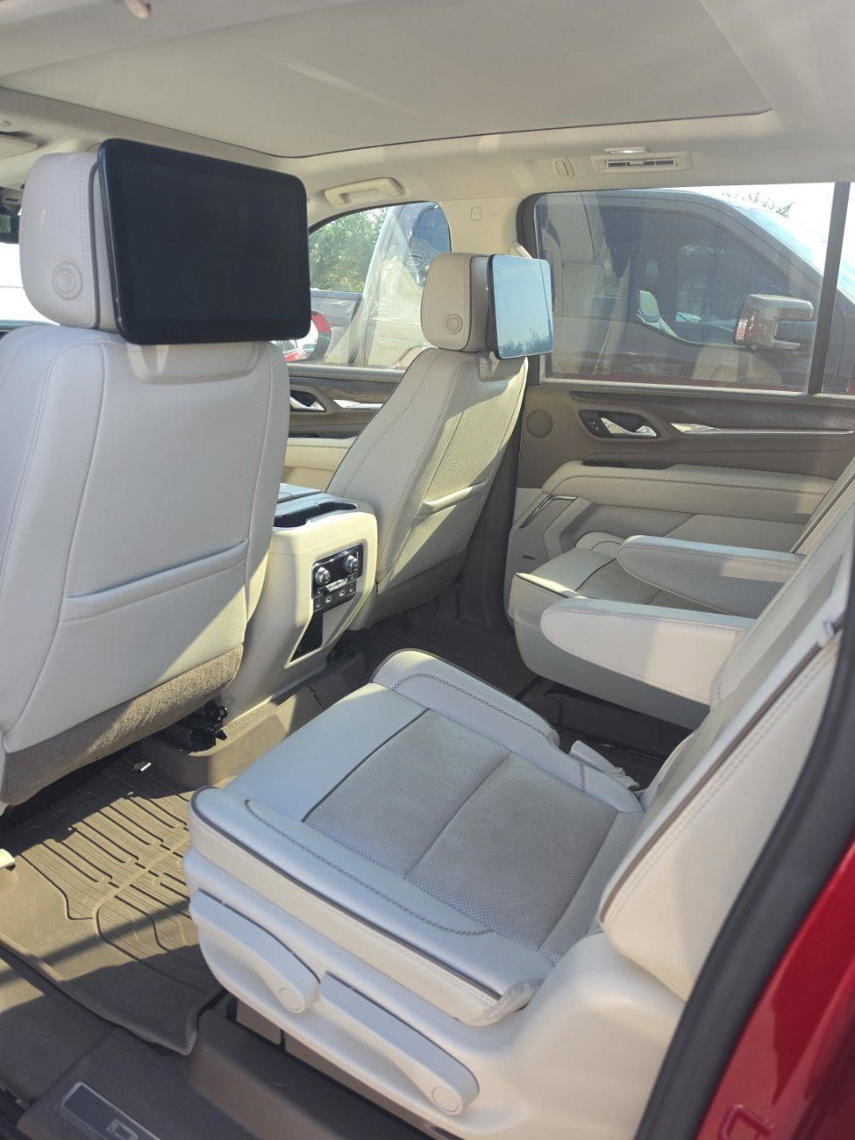 Used 2021 GMC Yukon XL Denali w/ Denali Premium Package RWD image 15