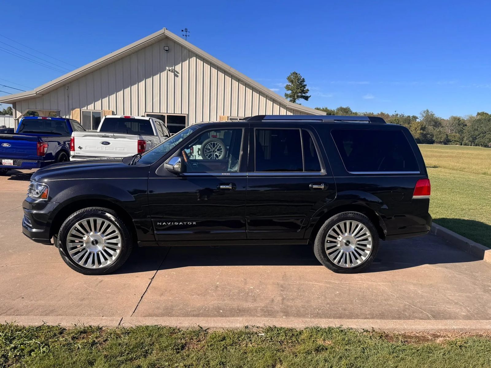 Used 2015 Lincoln Navigator 4WD image 4