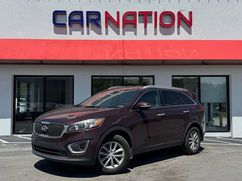 Used 2018 Kia Sorento FWD image 2
