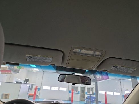 Used 2010 Toyota Camry LE image 10