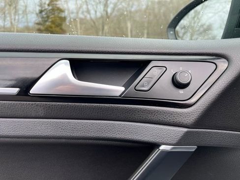 Used 2019 Volkswagen Golf R 4-Door image 30