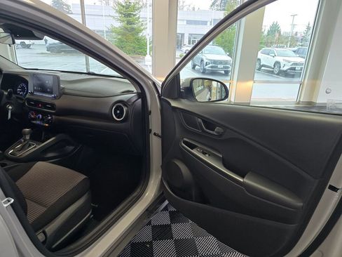 Used 2022 Hyundai Kona SE image 43