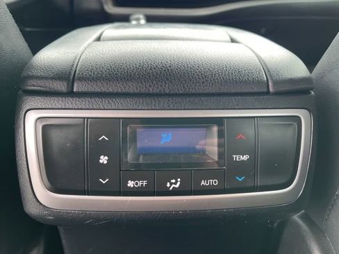 Used 2017 Toyota Highlander XLE FWD image 12