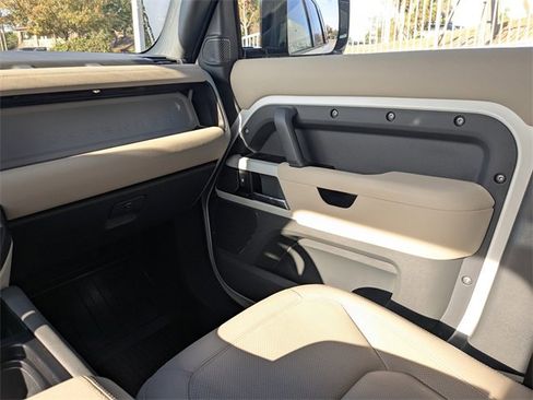 Used 2023 Land Rover Defender 110 SE image 14