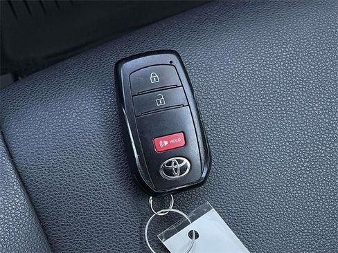 Used 2023 Toyota Corolla Cross XLE image 33